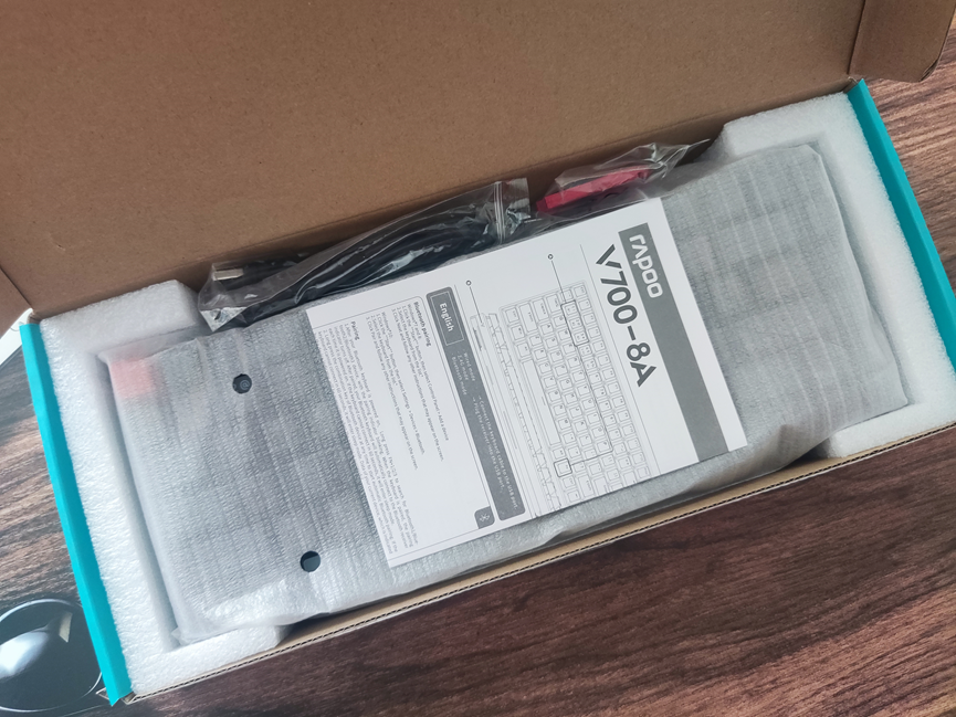 雷柏V700-8A多模无线游戏机械键盘：这才叫全能机械键盘