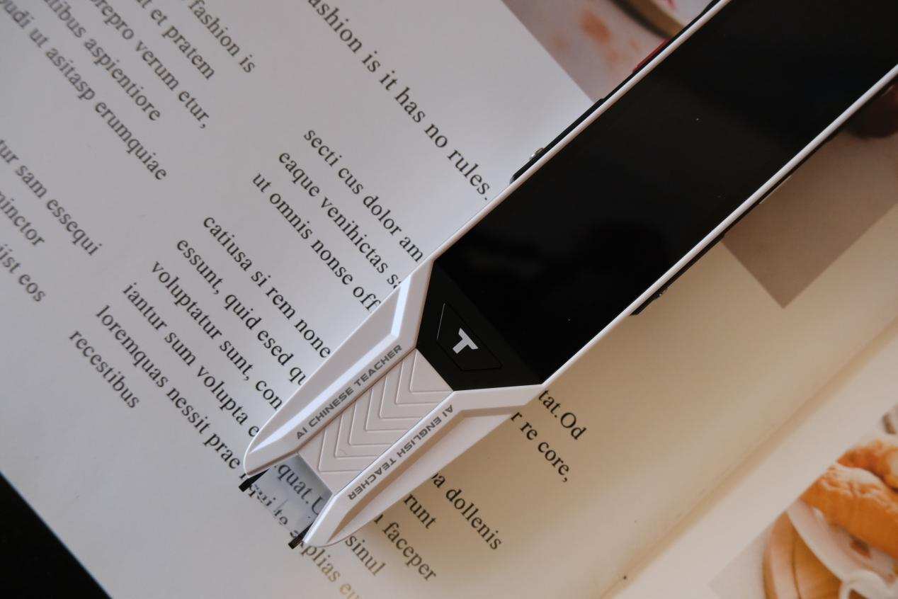 家长辅导孩子学习有困难，阿尔法蛋T10词典笔来帮忙